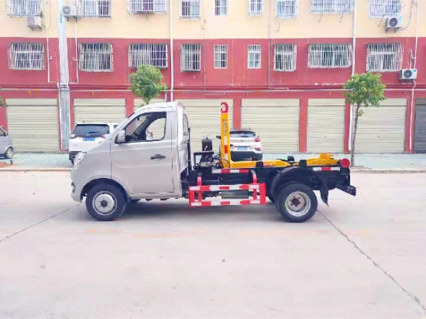 長安國六汽油鉤臂（車廂可卸）式垃圾車（后雙輪）